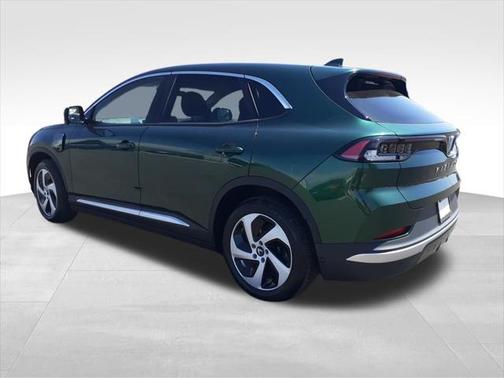 2025 VinFast VF 8 Eco