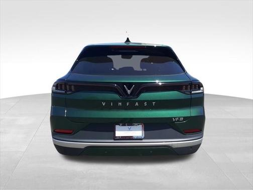 2025 VinFast VF 8 Eco