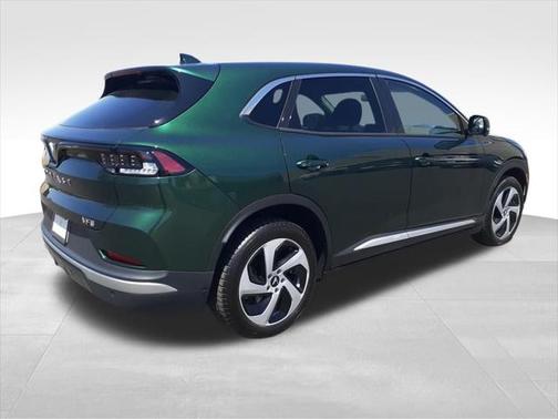 2025 VinFast VF 8 Eco