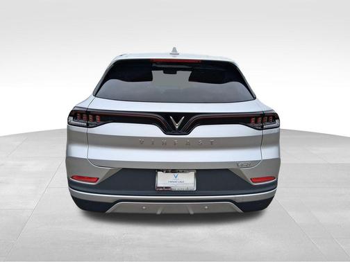 De Sat Silver Metallic 2025 VinFast VF 8 Plus