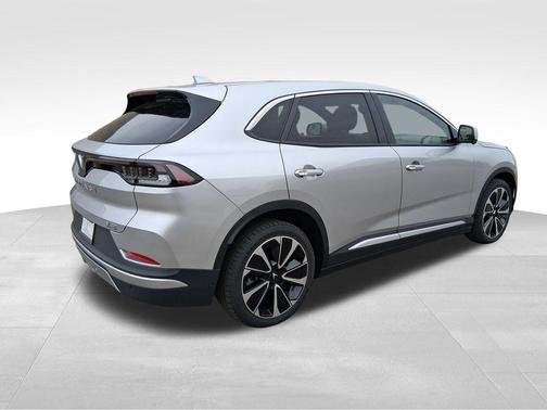 De Sat Silver Metallic 2025 VinFast VF 8 Plus