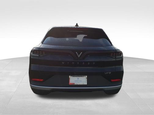 2025 VinFast VF 8 Eco