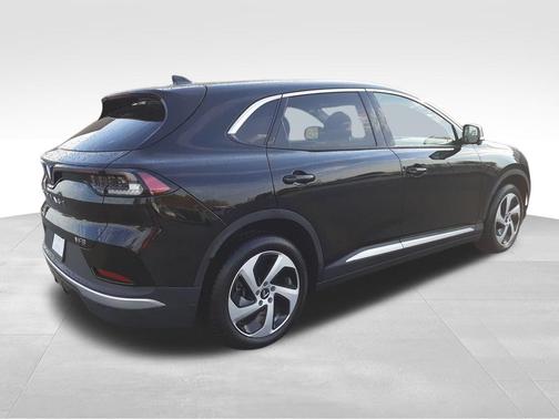 2025 VinFast VF 8 Eco