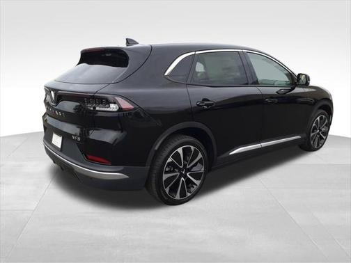 2025 VinFast VF 8 Plus