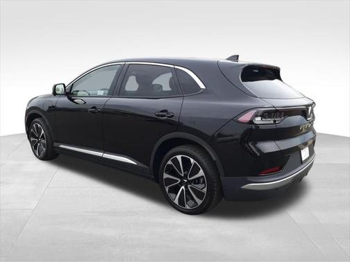 2025 VinFast VF 8 Plus