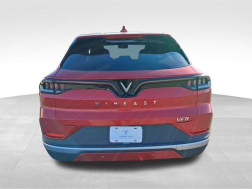 2025 VinFast VF 8 Eco