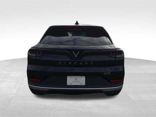 2025 VinFast VF 8 Eco