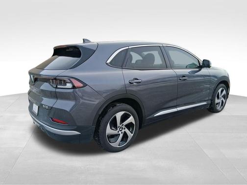 2025 VinFast VF 8 Eco