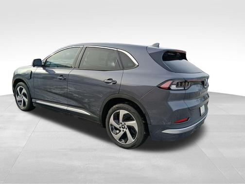 2025 VinFast VF 8 Eco