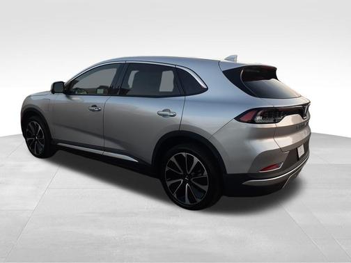2025 VinFast VF 8 Plus