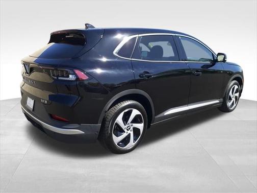 2025 VinFast VF 8 Eco