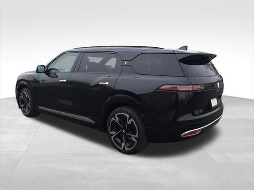 2024 VinFast VF 9 Plus