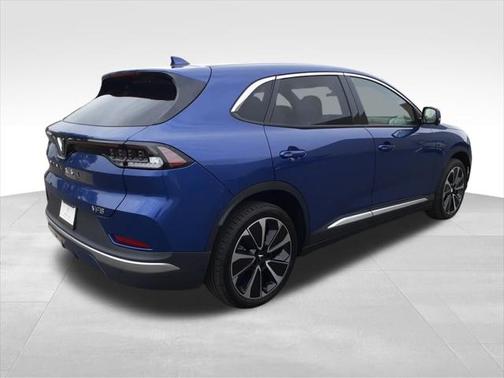 2025 VinFast VF 8 Plus