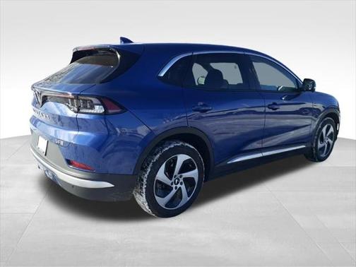 2025 VinFast VF 8 Eco