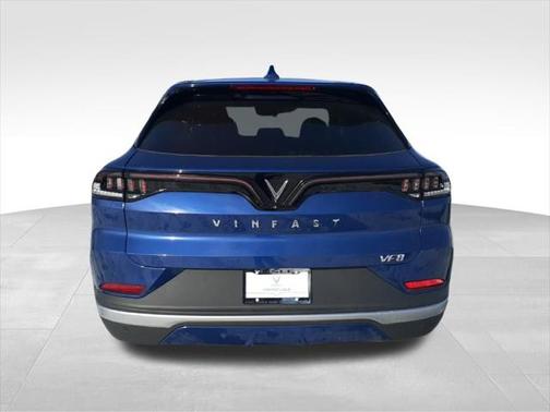 2025 VinFast VF 8 Eco