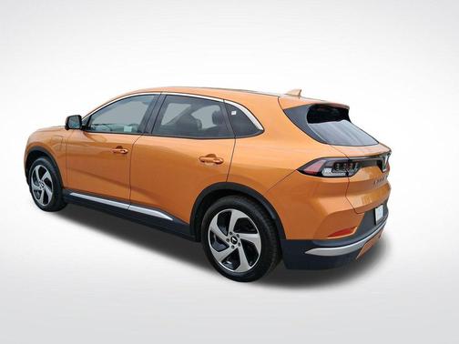 Sunset Orange Metallic 2023 VinFast VF 8 Eco