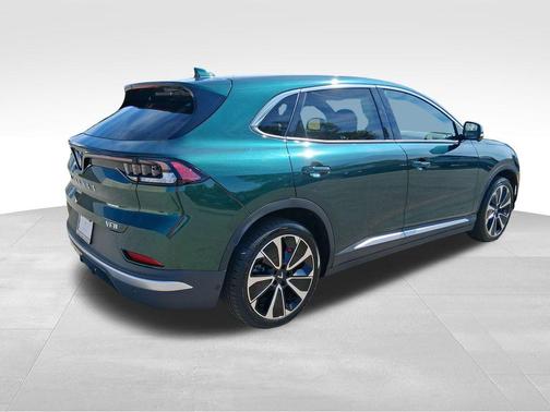 Ocean 2025 VinFast VF 8 Plus