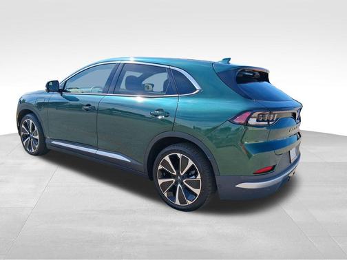 Ocean 2025 VinFast VF 8 Plus