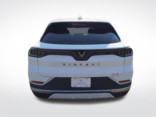 2023 VinFast VF 8 Eco