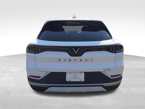 2023 VinFast VF 8 Eco