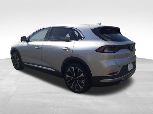 2025 VinFast VF 8 Plus