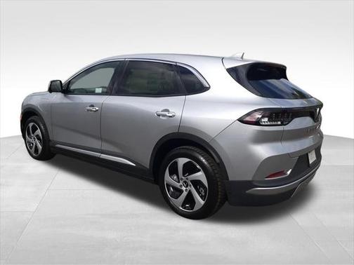 2025 VinFast VF 8 Eco