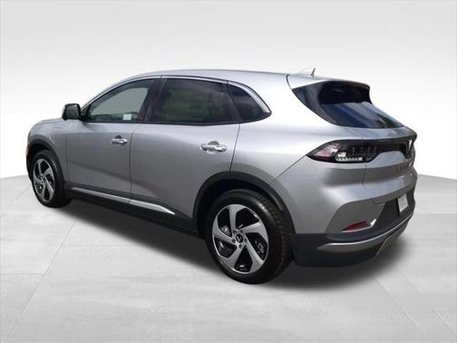 2025 VinFast VF 8 Eco