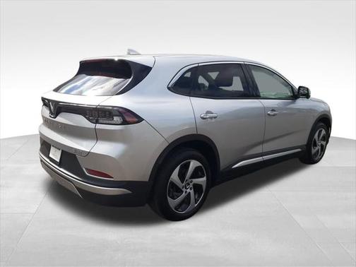 2025 VinFast VF 8 Eco