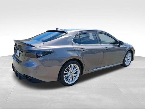 Predawn Gray Mica 2018 Toyota Camry Hybrid XLE