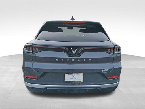 2025 VinFast VF 8 Eco