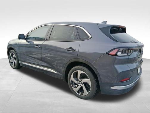 2025 VinFast VF 8 Eco