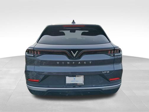 2025 VinFast VF 8 Eco