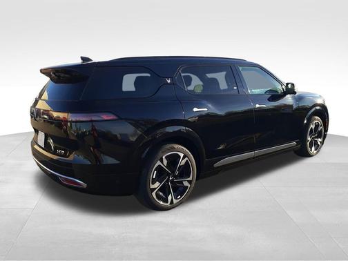 2024 VinFast VF 9 Plus