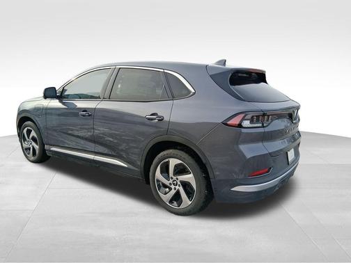 2025 VinFast VF 8 Eco