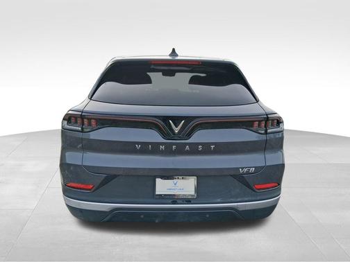2025 VinFast VF 8 Eco
