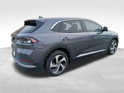 2025 VinFast VF 8 Eco