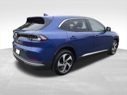 2025 VinFast VF 8 Eco