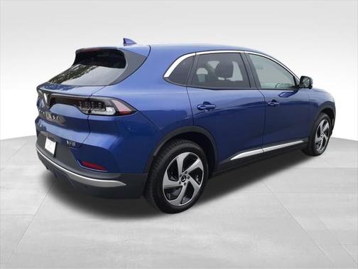 2025 VinFast VF 8 Eco