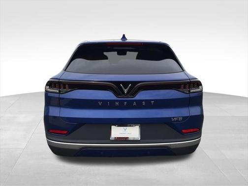 2025 VinFast VF 8 Eco