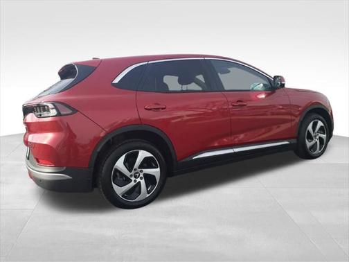 2025 VinFast VF 8 Eco