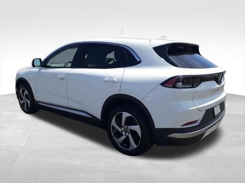2025 VinFast VF 8 Eco