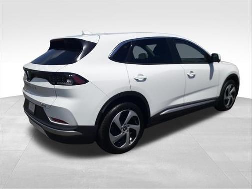 2025 VinFast VF 8 Eco
