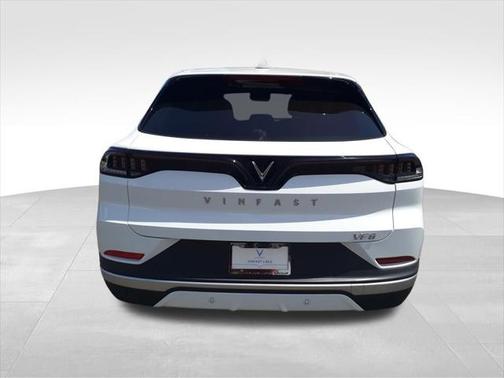 2025 VinFast VF 8 Eco
