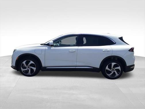 2025 VinFast VF 8 Eco