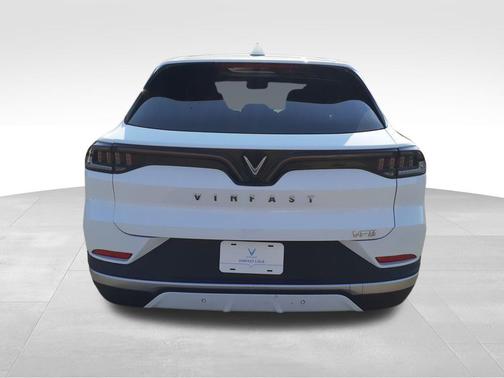 2023 VinFast VF 8 Eco