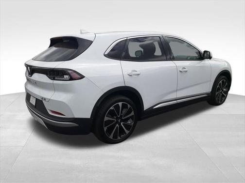 2025 VinFast VF 8 Plus