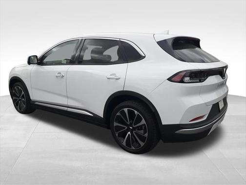 2025 VinFast VF 8 Plus