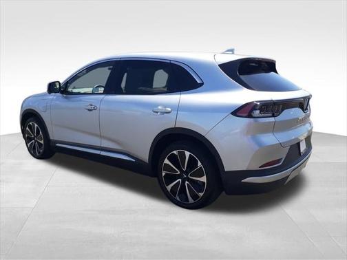 2025 VinFast VF 8 Plus
