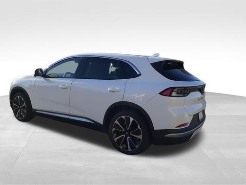 2025 VinFast VF 8 Plus