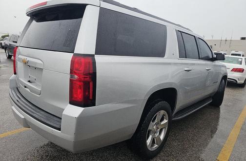 Silver Ice Metallic 2016 Chevrolet Suburban LT